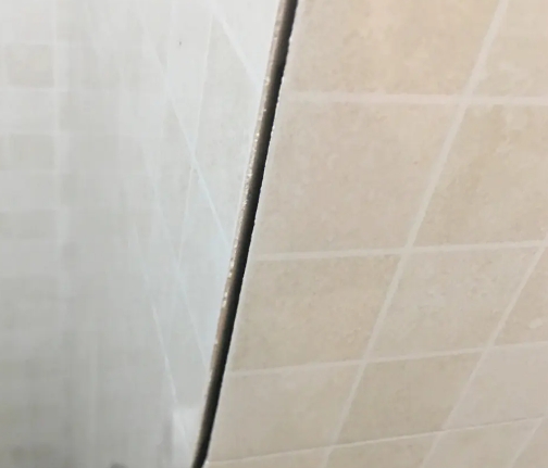 湖南瓷砖空鼓维修公司分享阳台瓷砖脱落的修复过程可以分为以下几个步骤